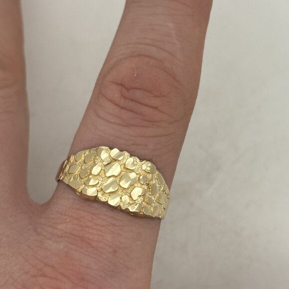 Elegant 10k Gold Textured Nugget Ring 10.5mm